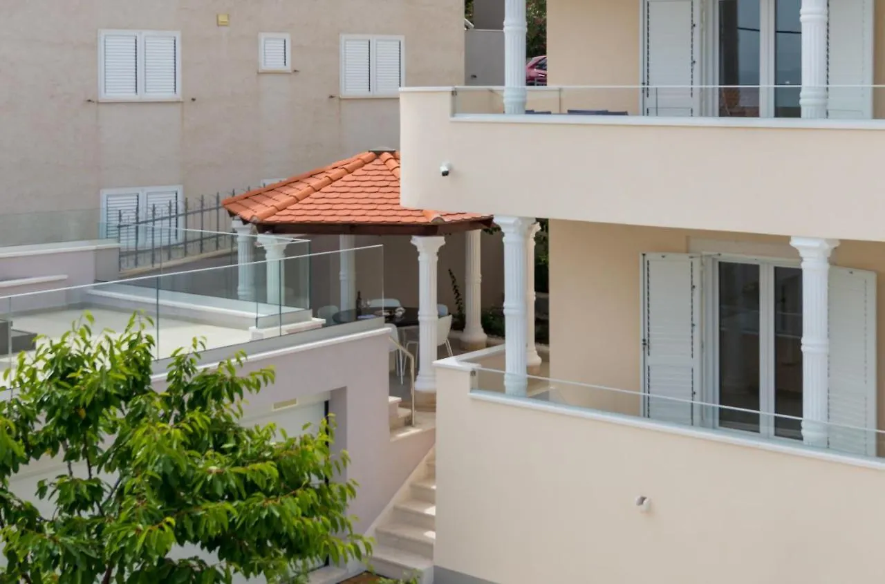 Spacious Modern Apartment Miljak - 1Min To The Beach Trogir