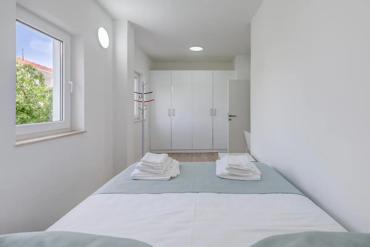 Spacious Modern Apartment Miljak - 1Min To The Beach Traù