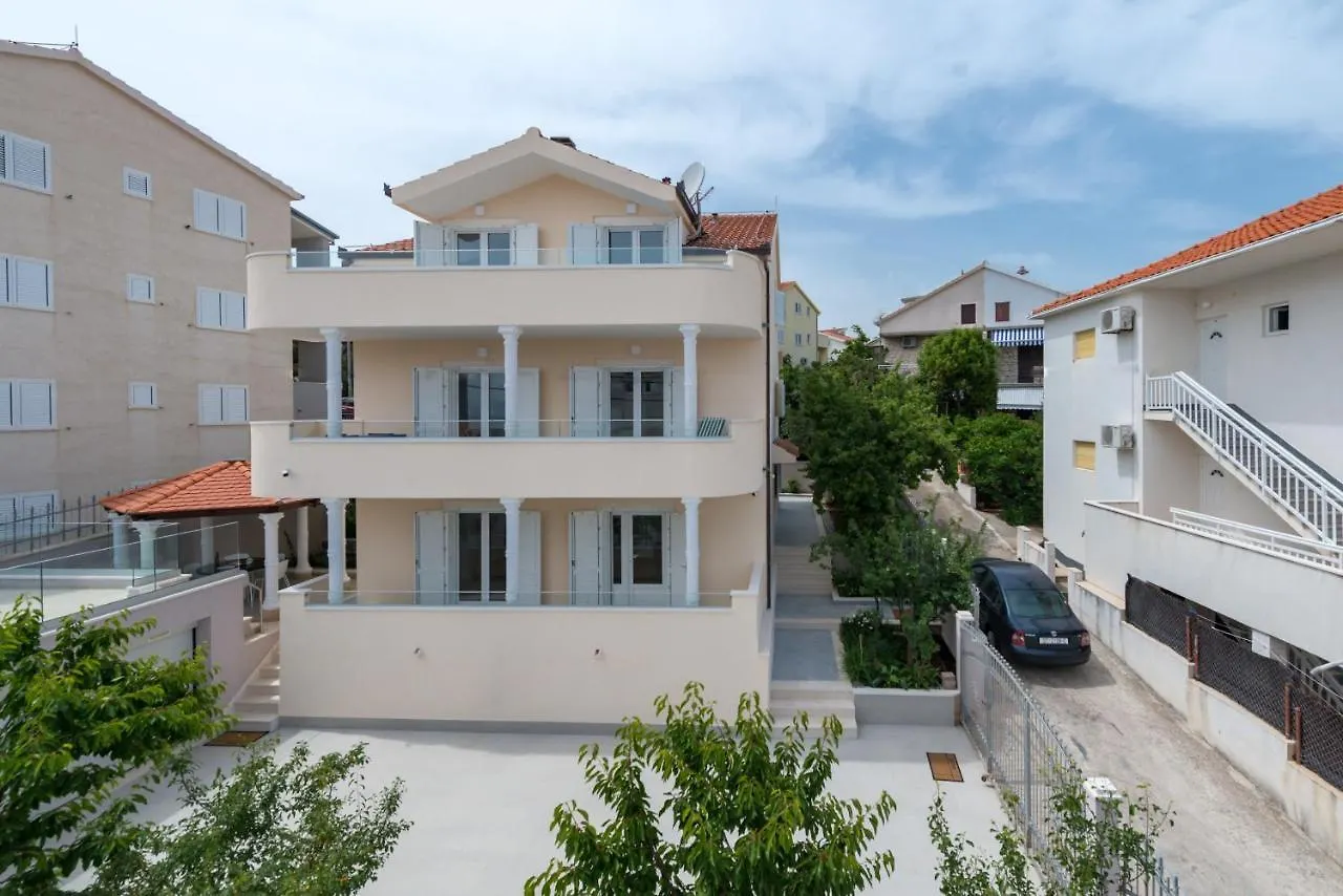 Spacious Modern Apartment Miljak - 1Min To The Beach Traù