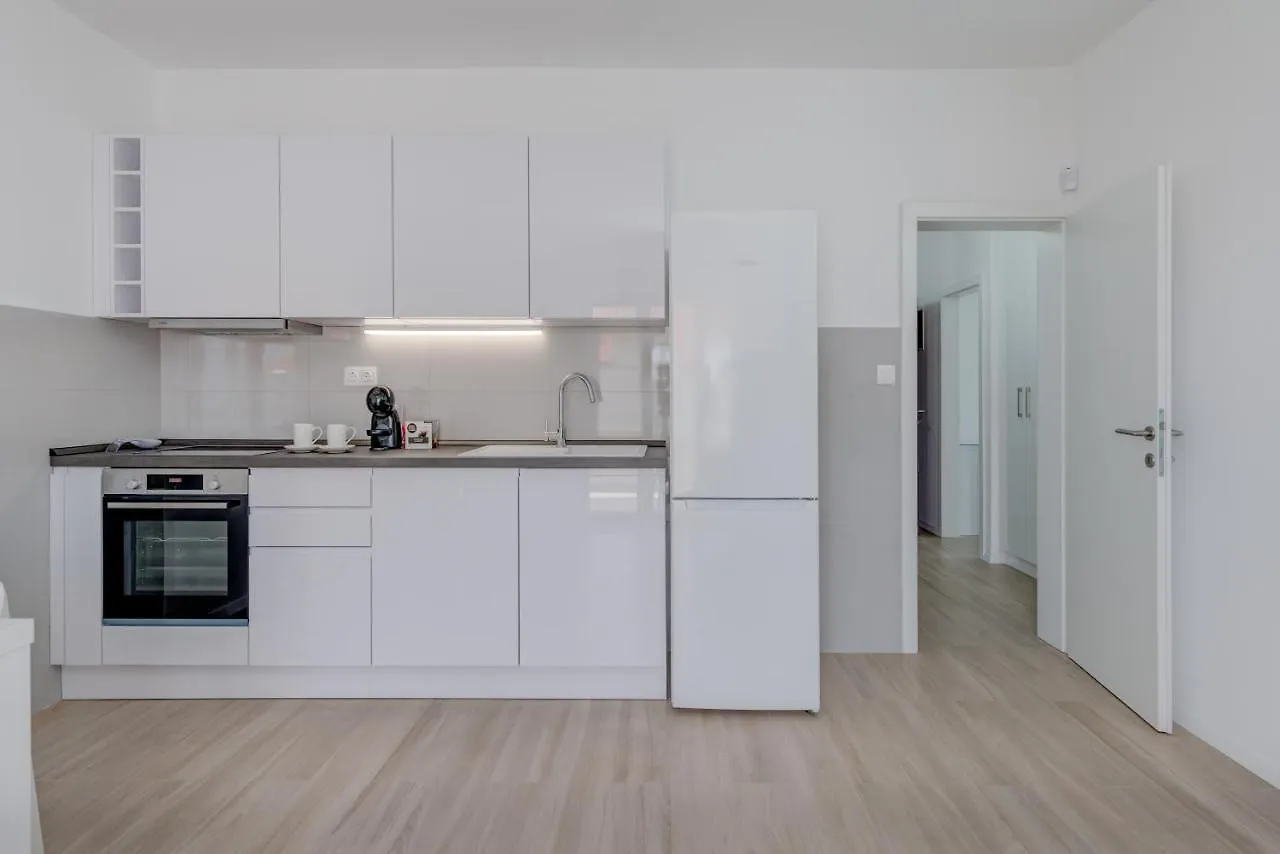 Spacious Modern Apartment Miljak - 1Min To The Beach Traù 0*,  Croazia