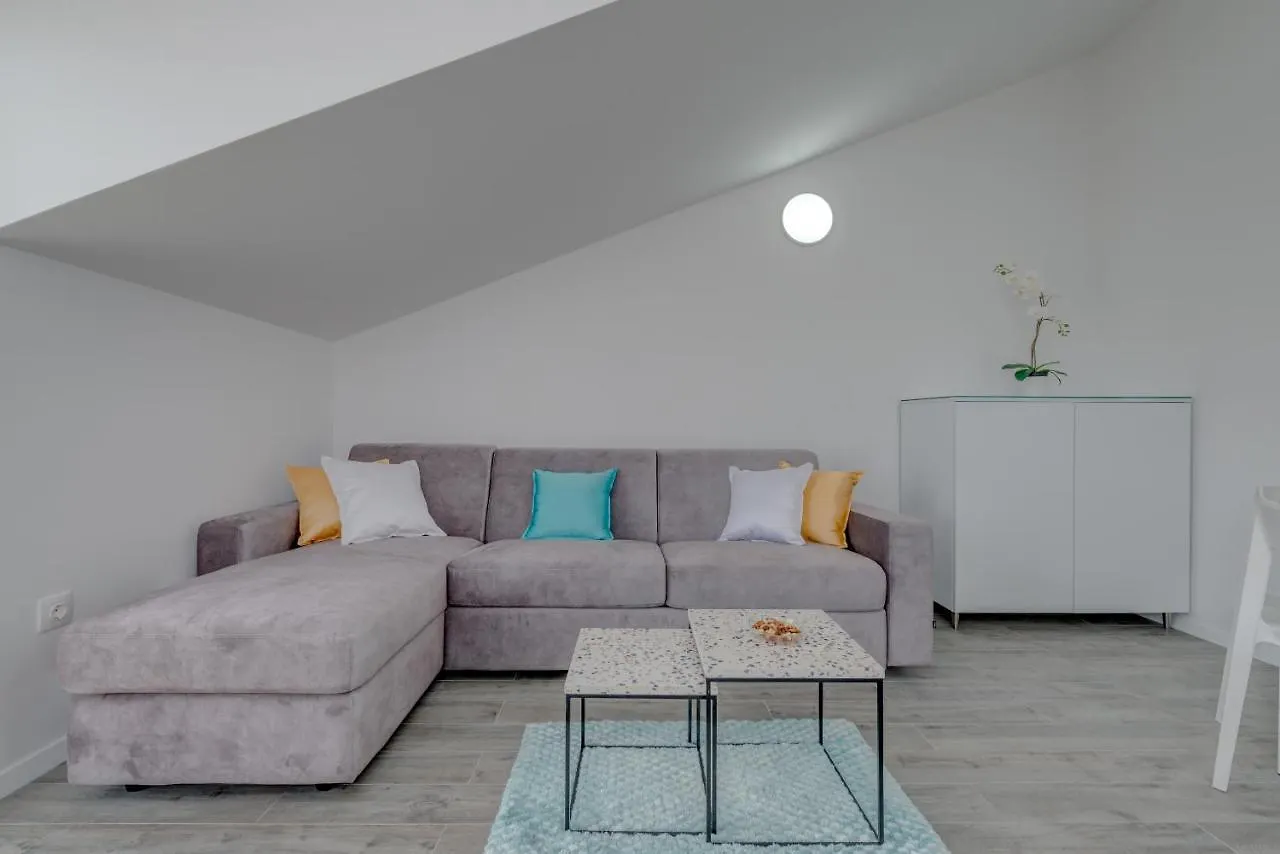 Spacious Modern Apartment Miljak - 1Min To The Beach Traù