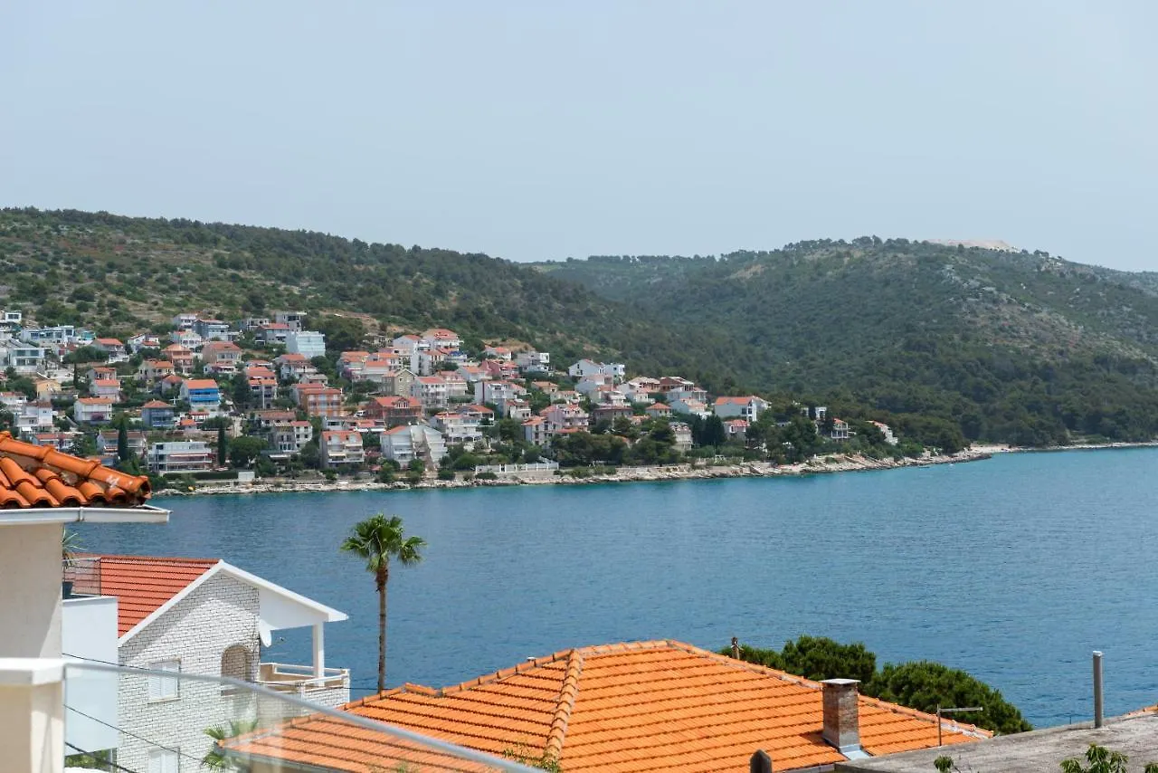 Spacious Modern Apartment Miljak - 1Min To The Beach Traù
