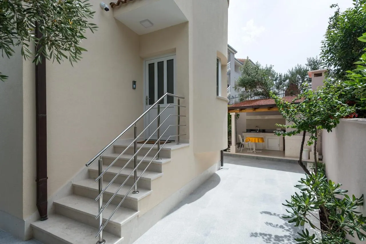 Spacious Modern Apartment Miljak - 1Min To The Beach Traù Croazia