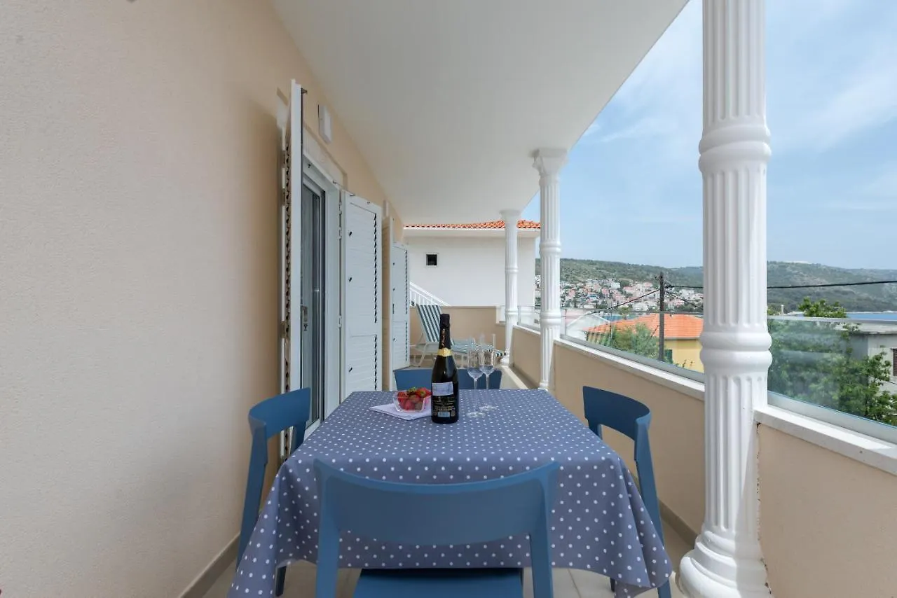 Spacious Modern Apartment Miljak - 1Min To The Beach Trogir 0*,