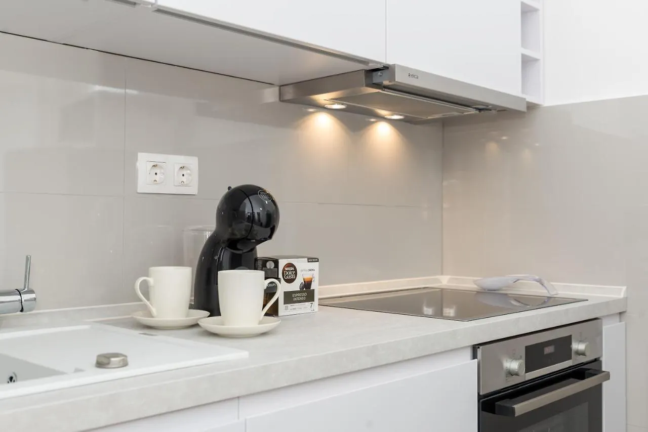 Spacious Modern Apartment Miljak - 1Min To The Beach Traù
