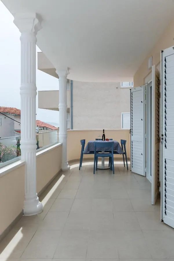 Spacious Modern Apartment Miljak - 1Min To The Beach Traù