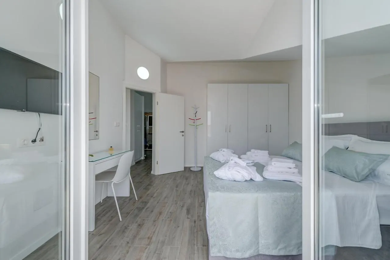 Spacious Modern Apartment Miljak - 1Min To The Beach Traù Croazia