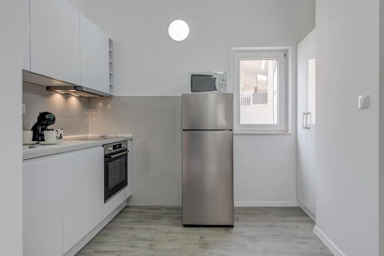 Spacious Modern Apartment Miljak - 1Min To The Beach Traù