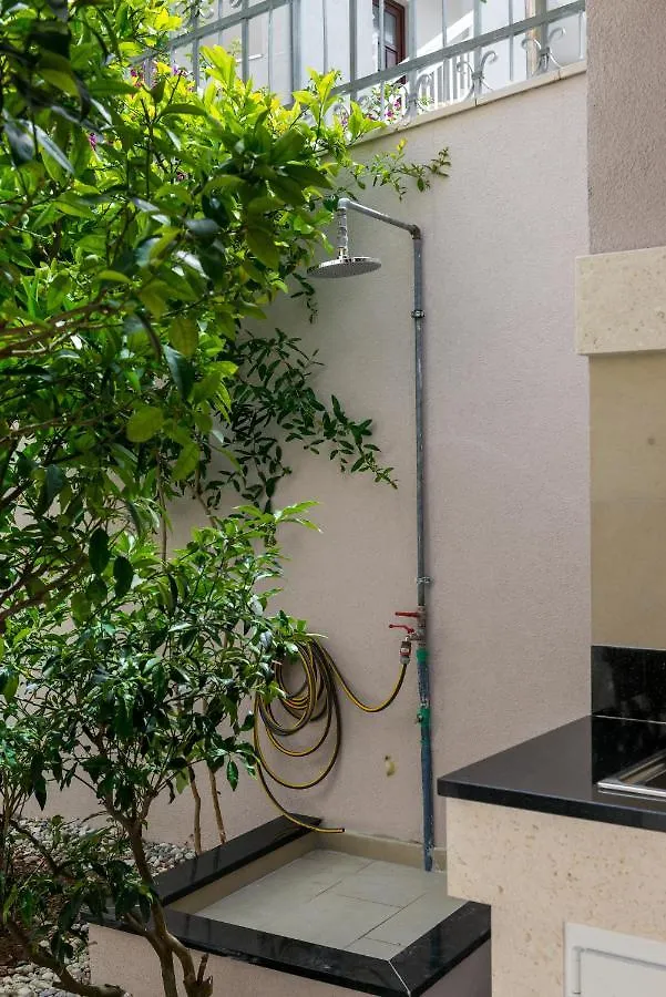 Spacious Modern Apartment Miljak - 1Min To The Beach Traù