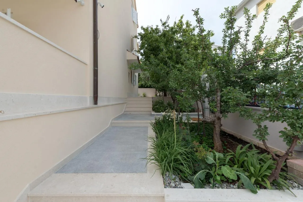 Spacious Modern Apartment Miljak - 1Min To The Beach Traù