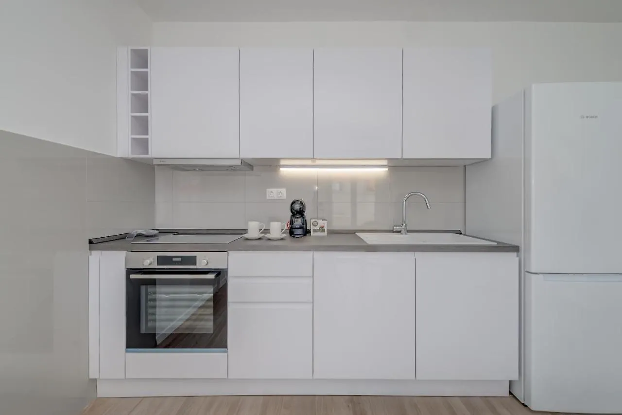 Spacious Modern Apartment Miljak - 1Min To The Beach Traù