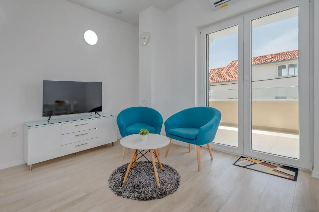 Spacious Modern Apartment Miljak - 1Min To The Beach Trogir