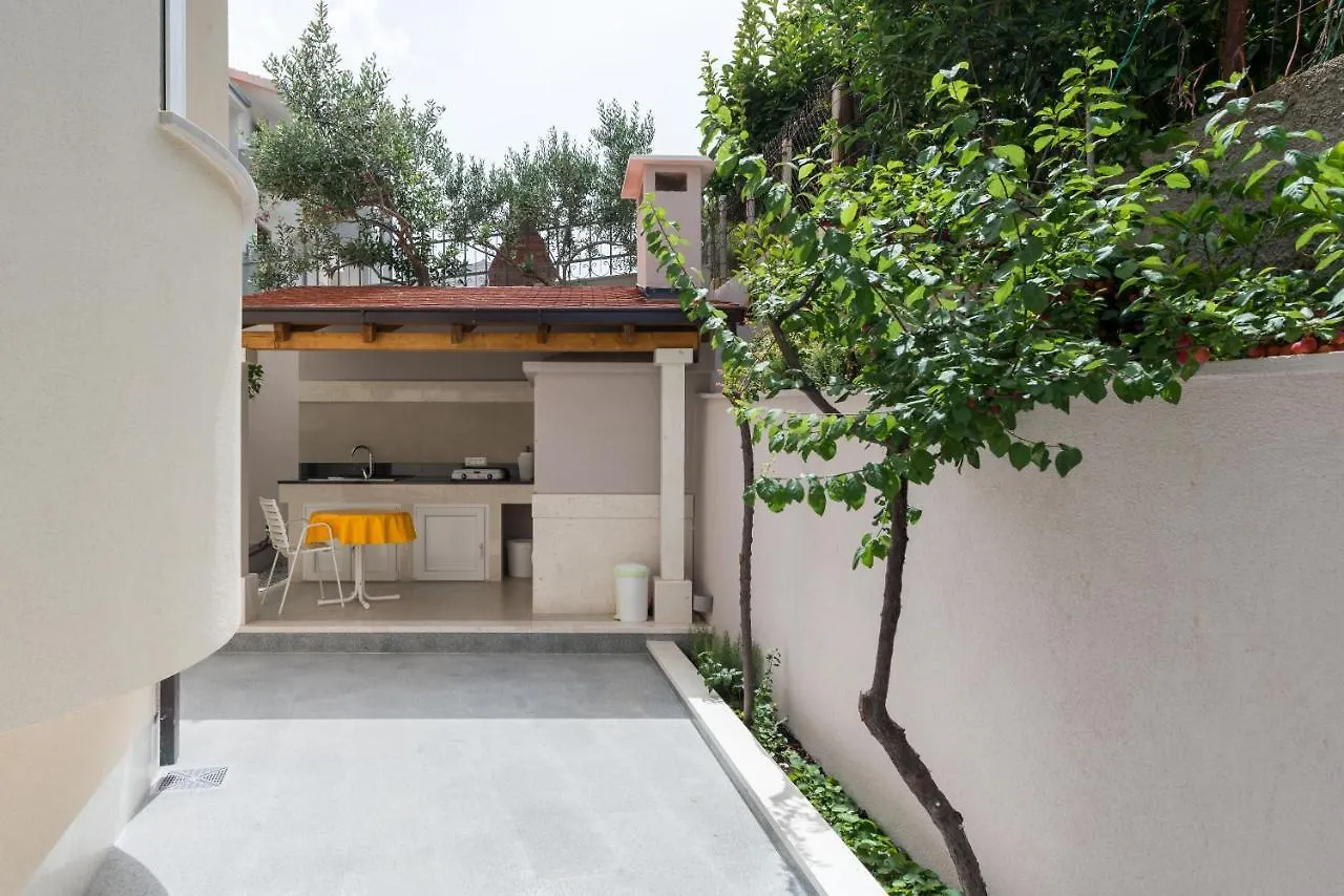 Spacious Modern Apartment Miljak - 1Min To The Beach Traù