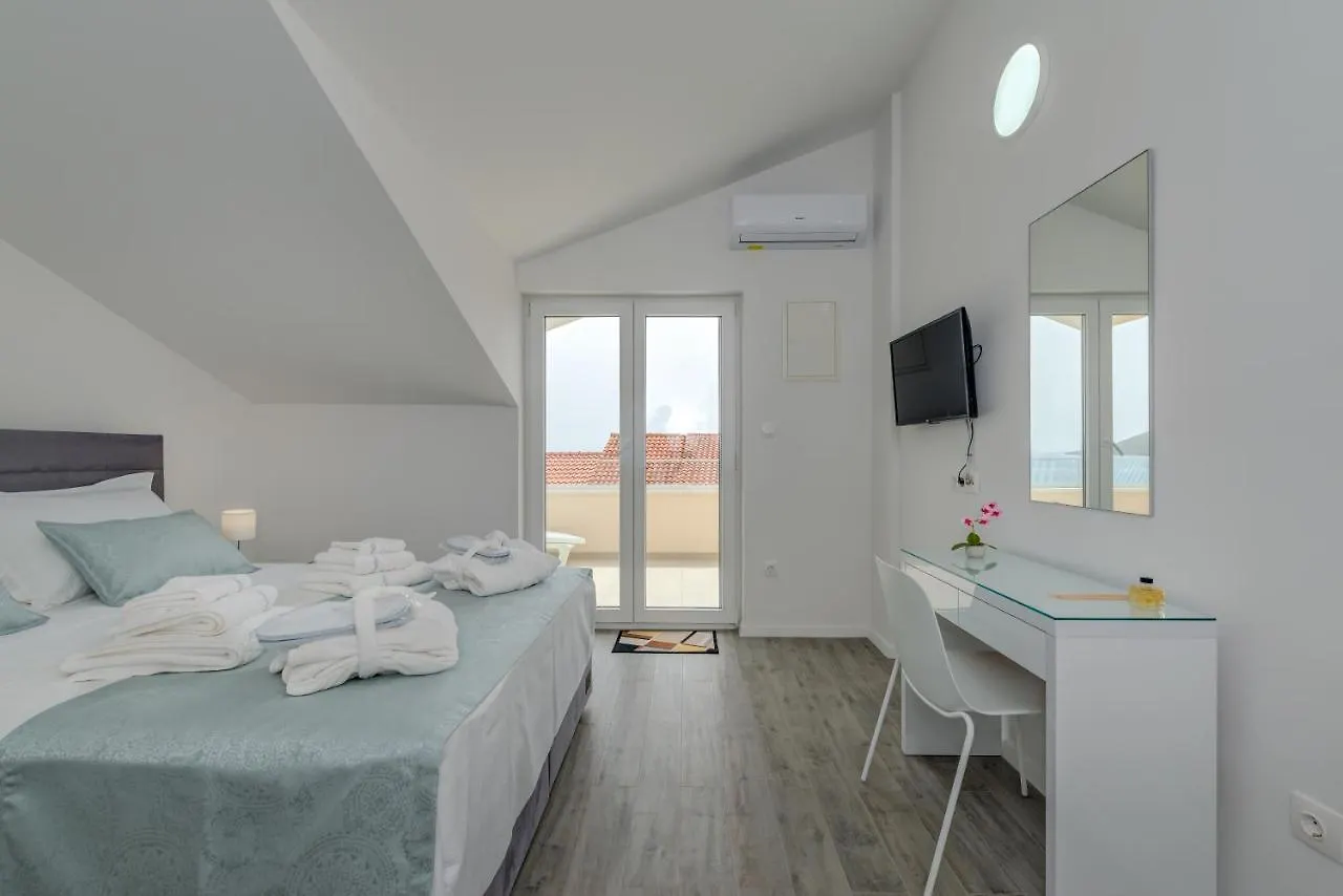 Spacious Modern Apartment Miljak - 1Min To The Beach Traù