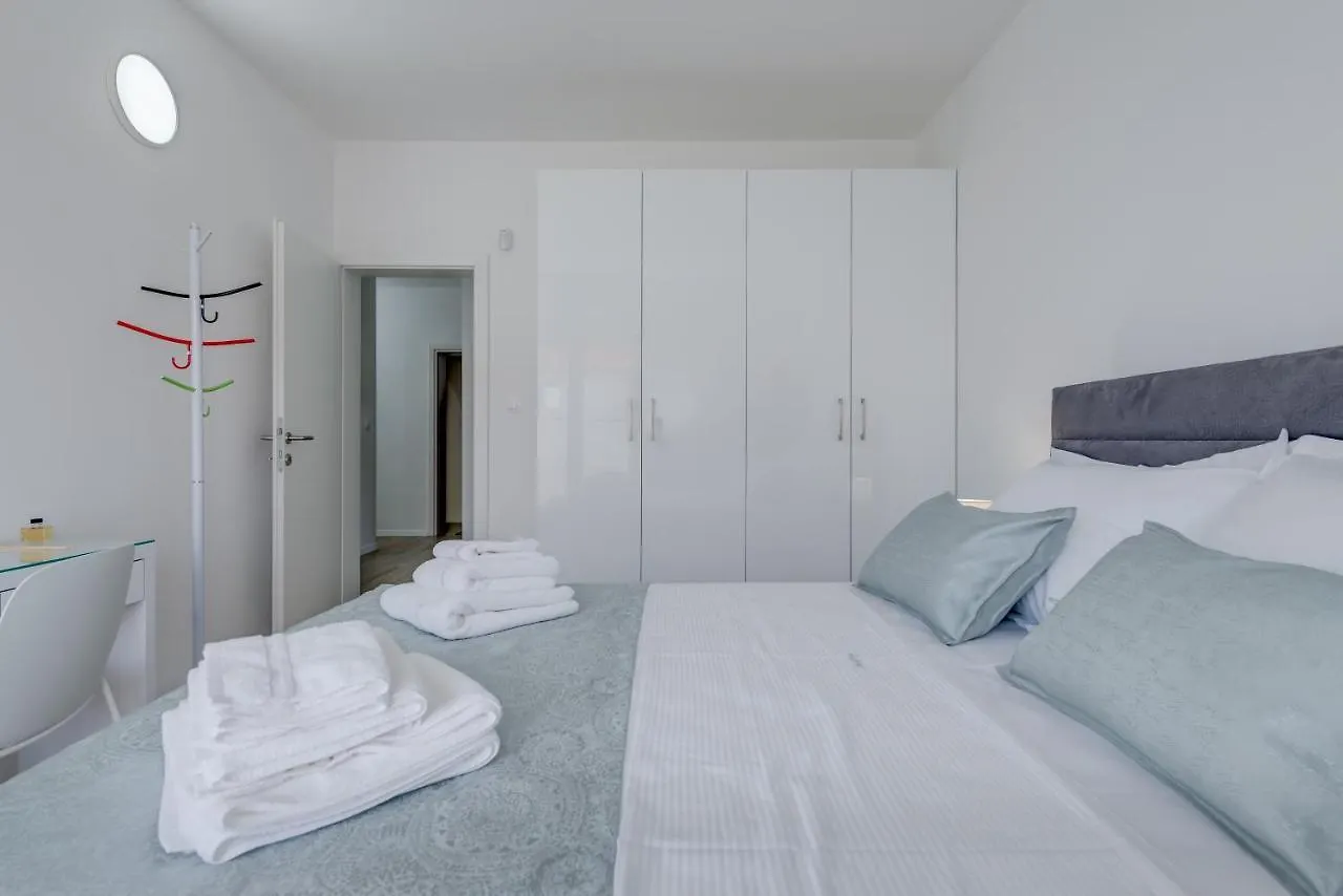 Spacious Modern Apartment Miljak - 1Min To The Beach Traù Croazia