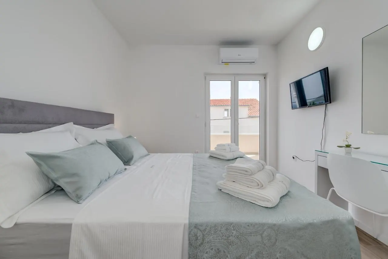 Spacious Modern Apartment Miljak - 1Min To The Beach Traù Croazia