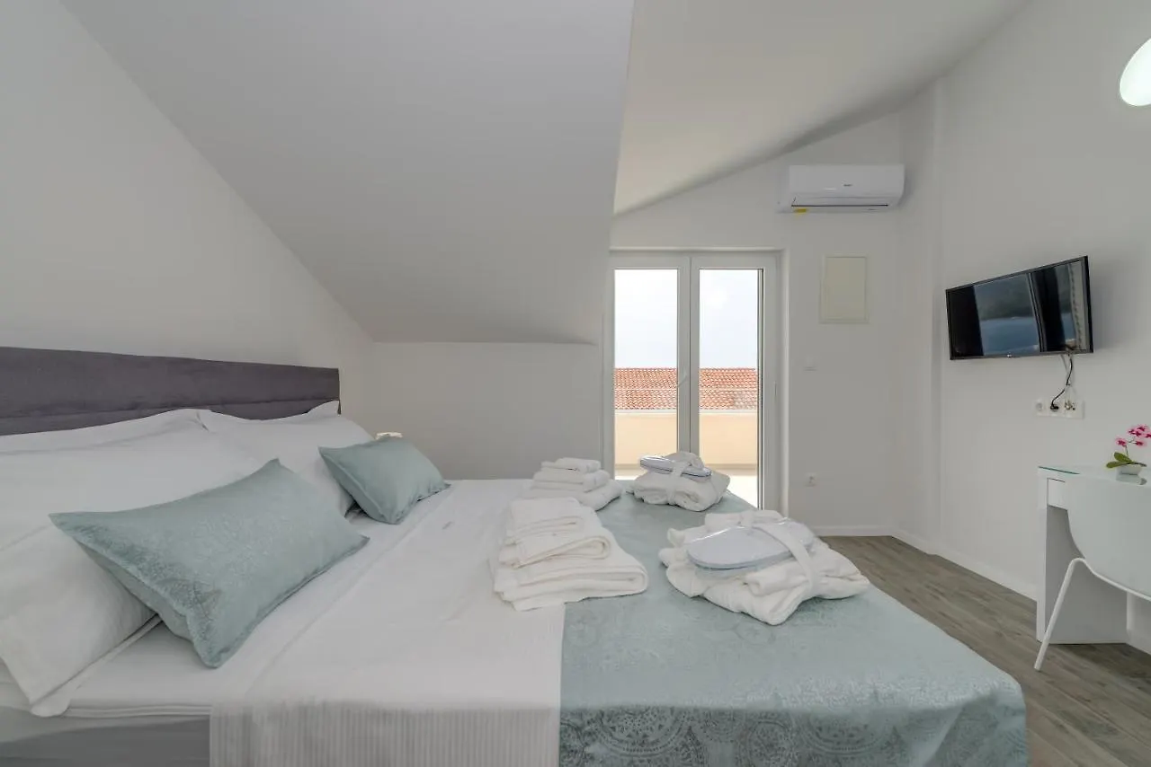Spacious Modern Apartment Miljak - 1Min To The Beach Traù Croazia